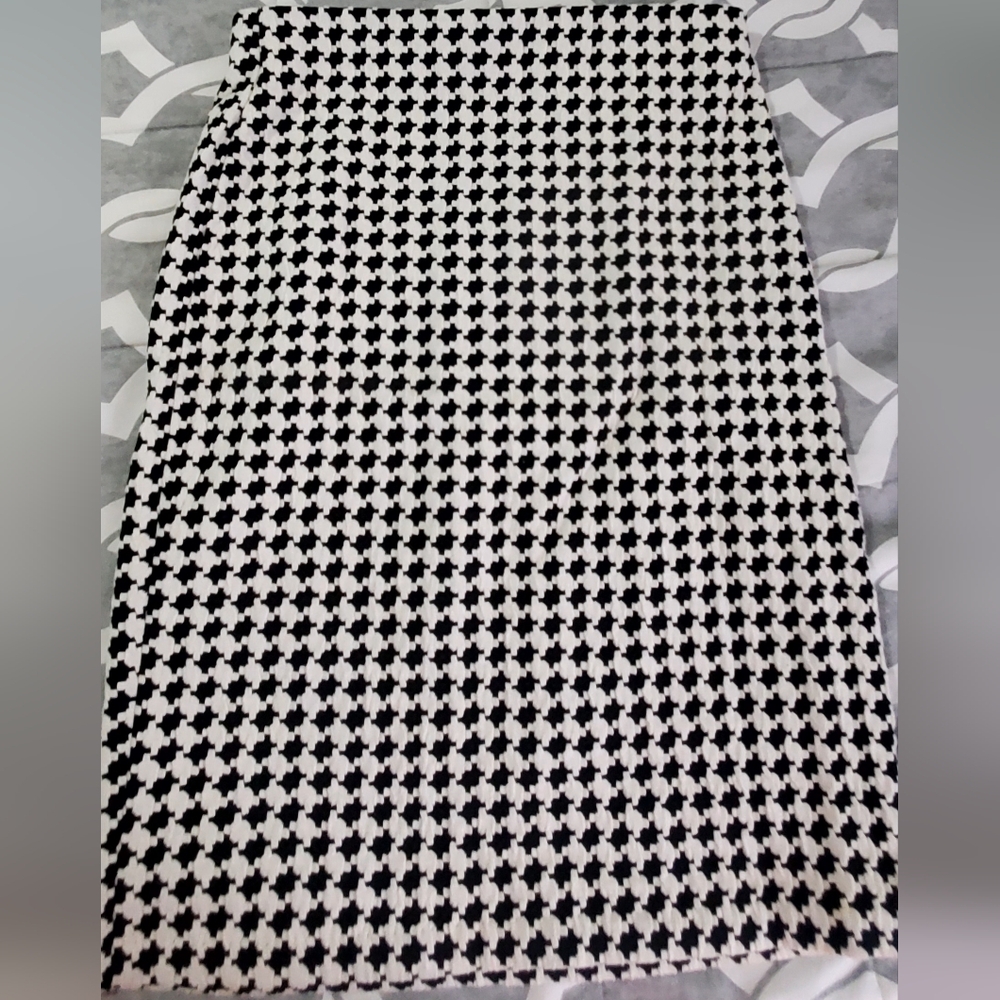 Philosophy Black and White Houndstooth Pencil Skirt